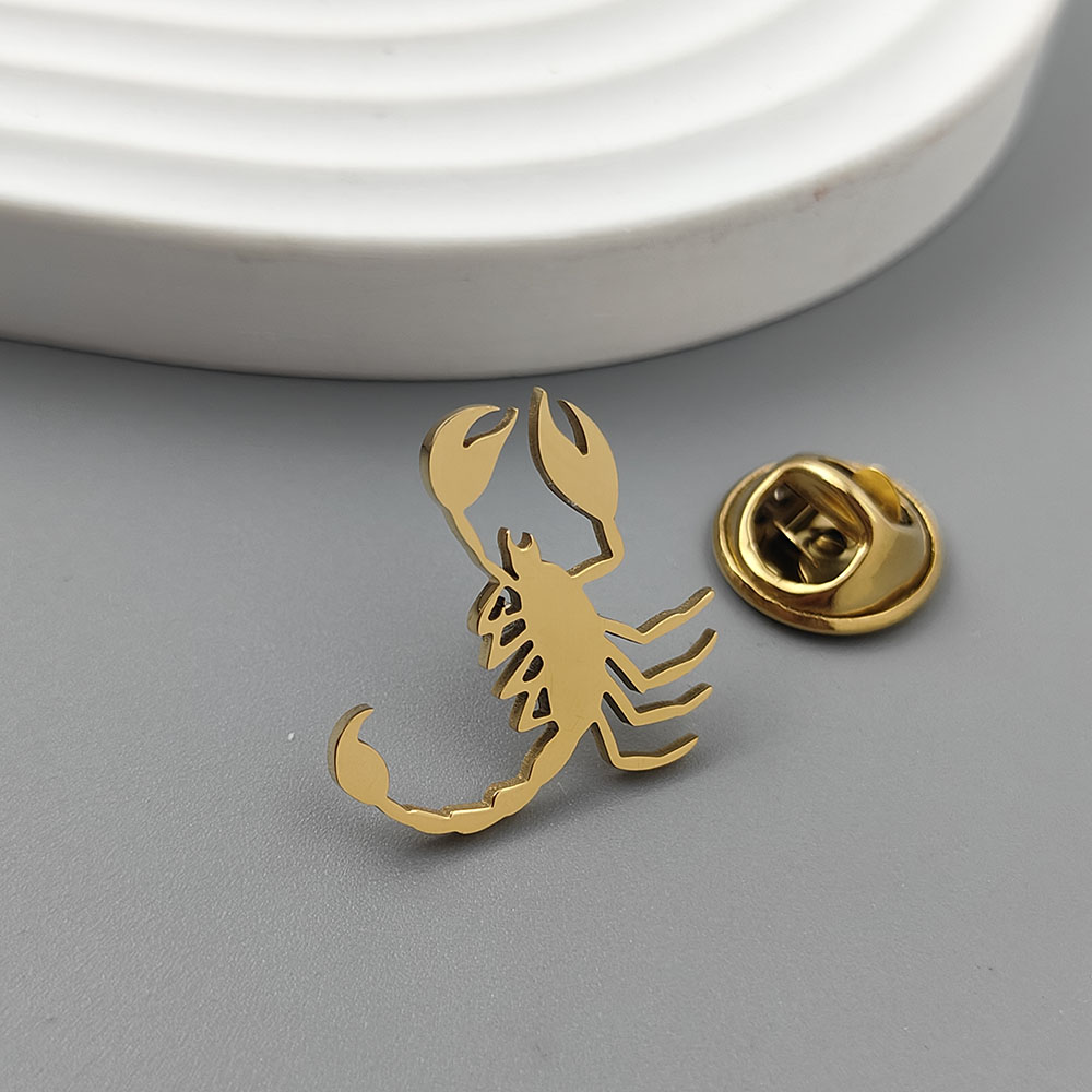 Spilla a forma di scorpione in - Brooch Pin Gold recensione e prezzo